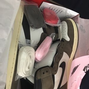 Travis scotts jordan 1s